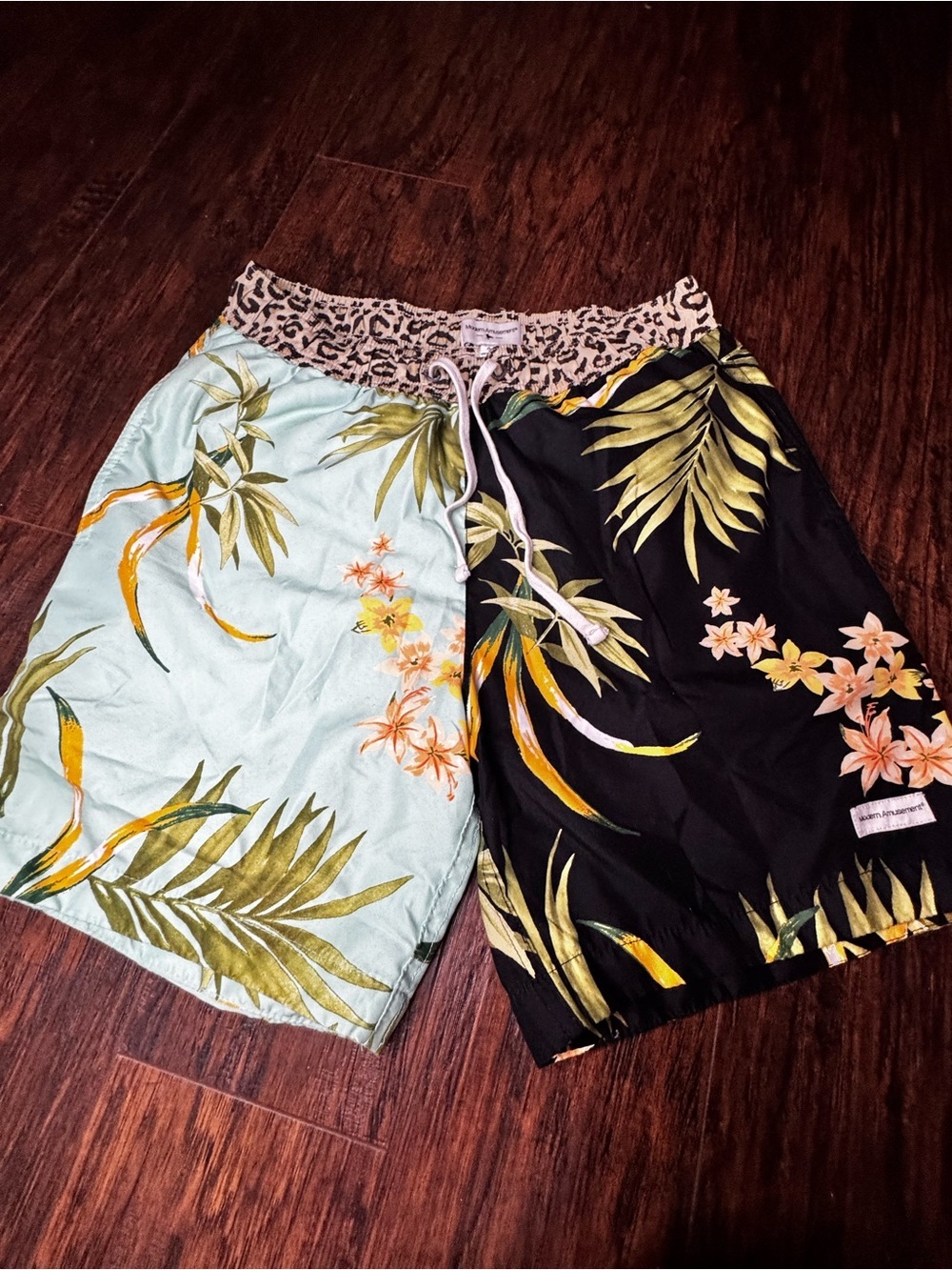 5/$25 EUC Men's Floral Split-Panel Swim Trunks - Size Small